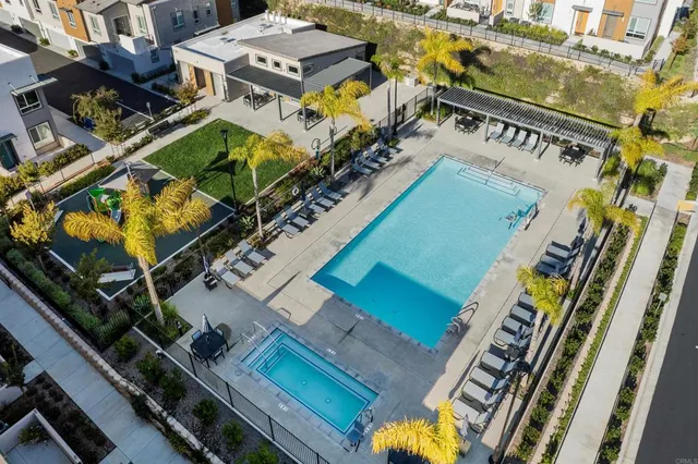 $700,000 | 953 Radcliffe Trail, Vista, CA 92081