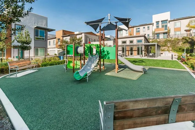 $700,000 | 953 Radcliffe Trail, Vista, CA 92081