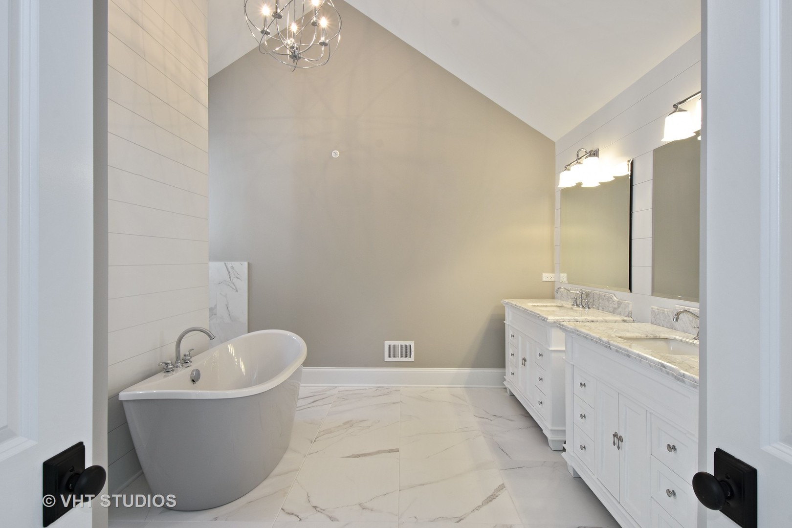 748 Prairie Avenue Barrington, IL 60010 - Photo 14 of 27 a bathroom with a bathtub a double vanity sink and mirror