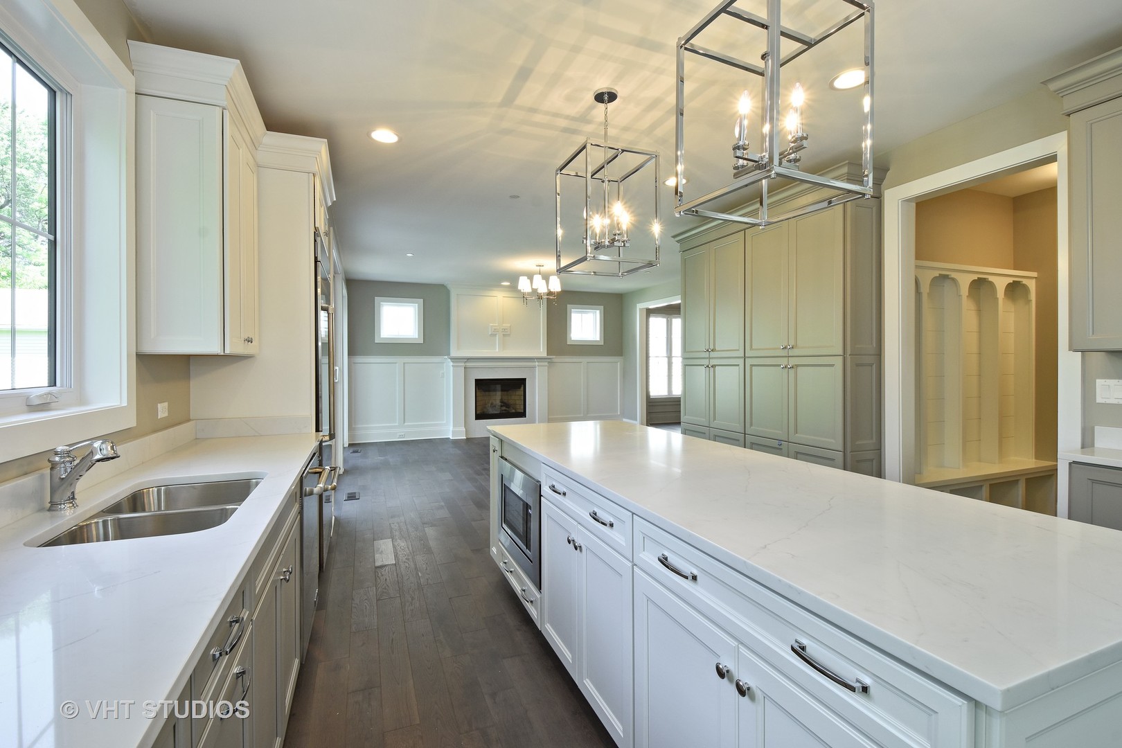 748 Prairie Avenue Barrington, IL 60010 - Photo 7 of 27 a spacious bathroom with a granite countertop sink a large mirror and a bathtub with shower