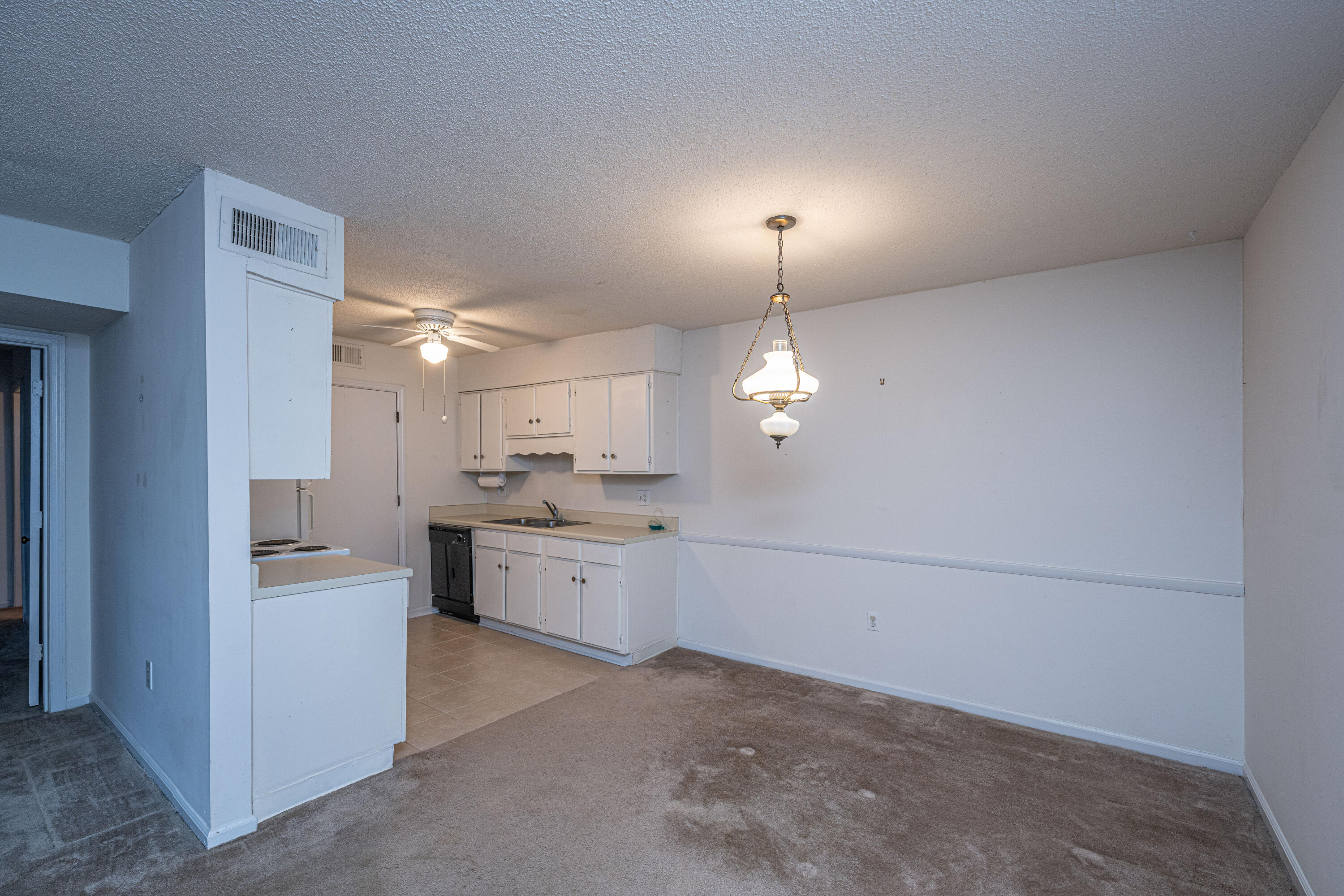 1402 Camp Road, Unit 13D Charleston, SC 29412 - Photo 7 of 20 1402CampRdUnit13-D010