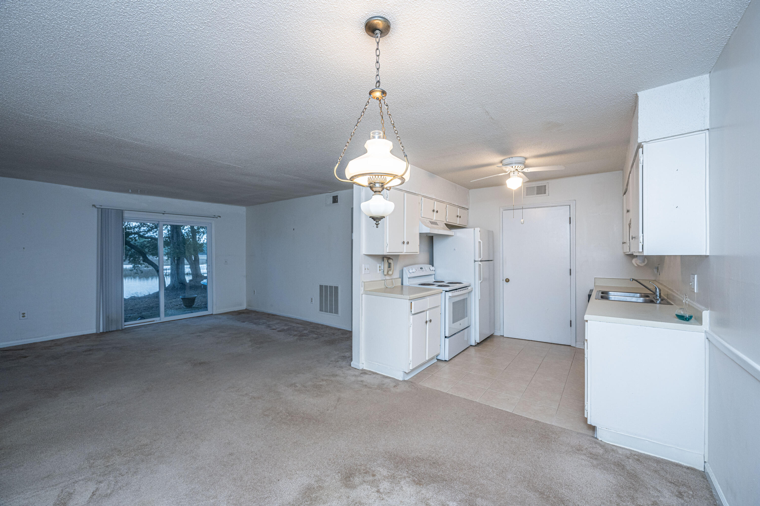 1402 Camp Road, Unit 13D Charleston, SC 29412 - Photo 8 of 20 1402CampRdUnit13-D012