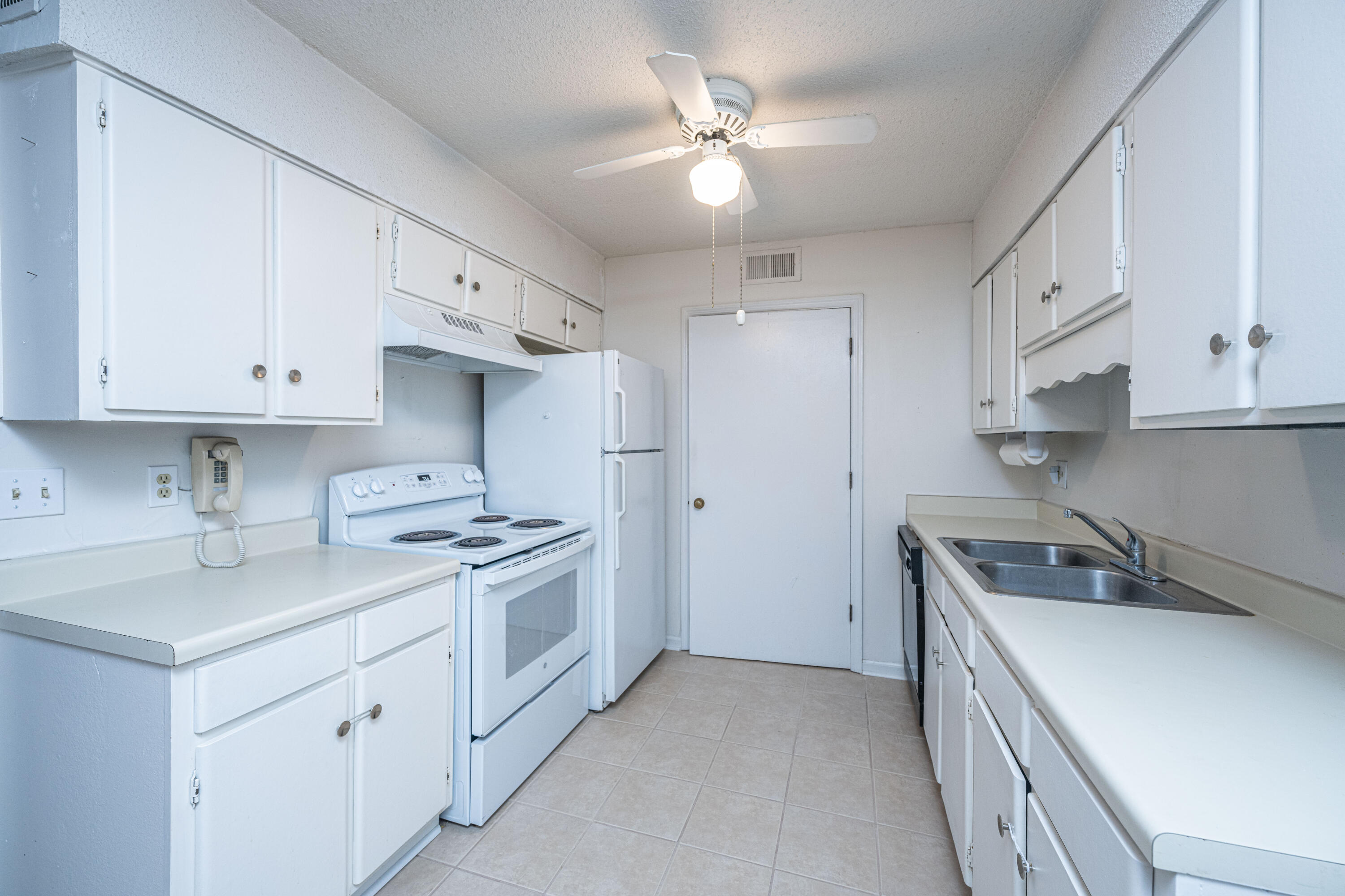 1402 Camp Road, Unit 13D Charleston, SC 29412 - Photo 9 of 20 1402CampRdUnit13-D013