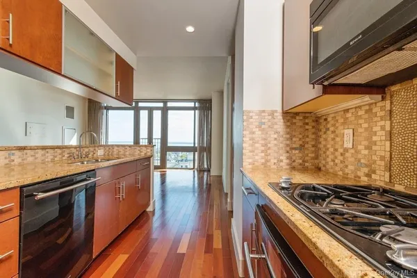 $679,900 | 175 Huguenot Street, Unit 1804, New Rochelle, NY 10801