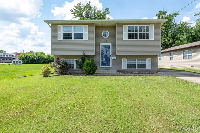 $219,000 | 221 James Street, Bethalto, IL 62010