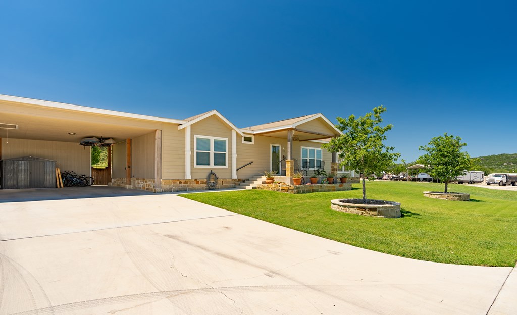 126-130 Robby Lane Kerrville, TX 78028 - Photo 24 of 76