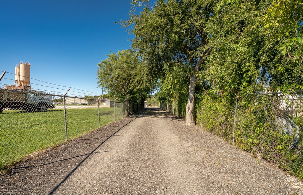 126-130 Robby Lane Kerrville, TX 78028 - Photo 65 of 76