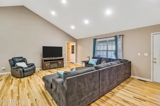 $345,900 | 338 Swallows Crossing, Grimsley, TN 38565