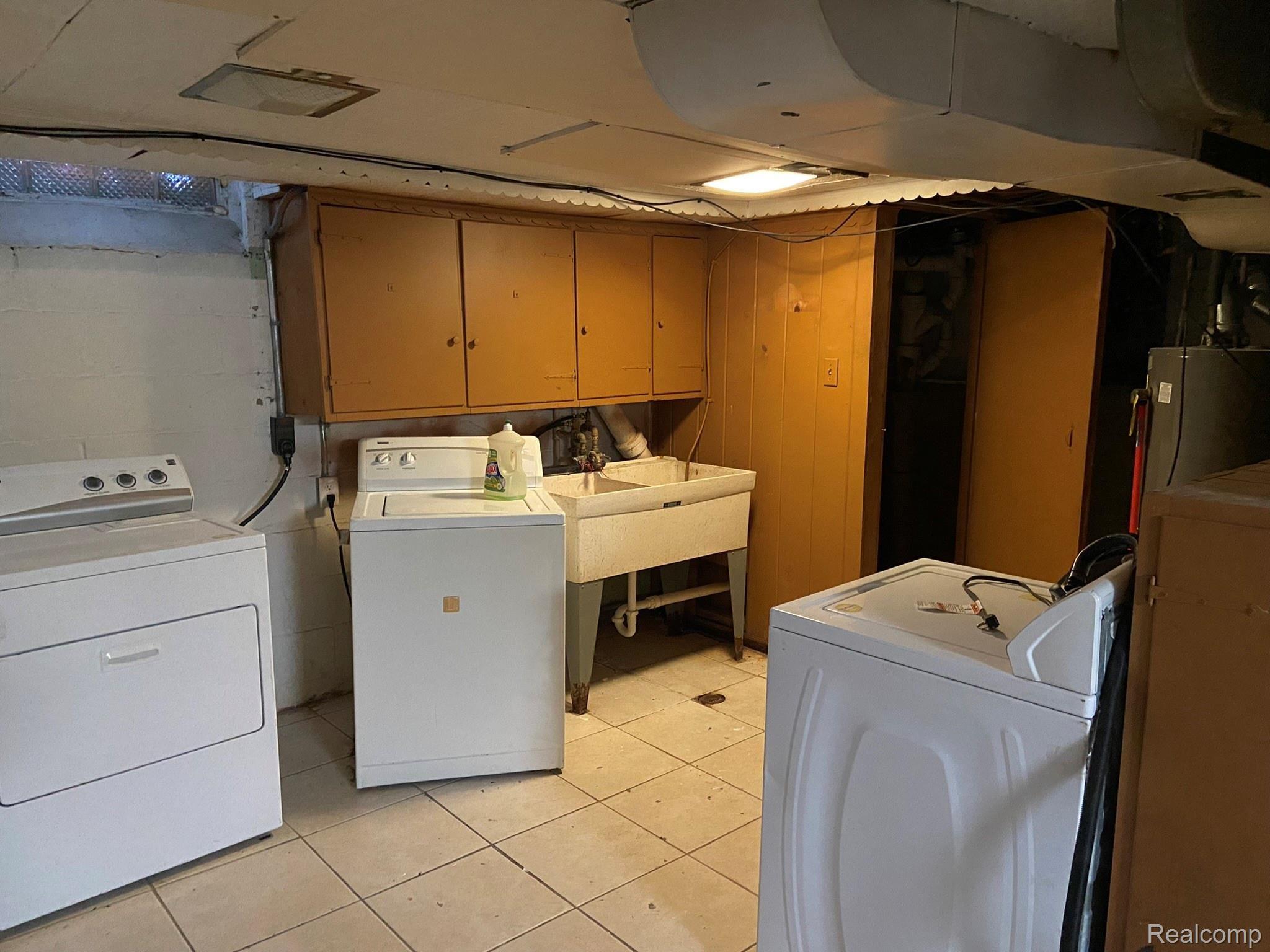 6318 Schaefer Road Dearborn, MI 48126 - Photo 15 of 16 A1F16BDA-2D24-4753-BEFA-33702BA8DC41.jpeg