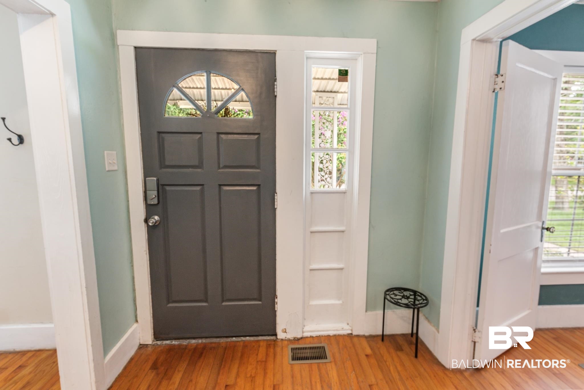 114 Crenshaw Street Mobile, AL 36606 - Photo 7 of 49 Foyer entrance with light wood-type flooring