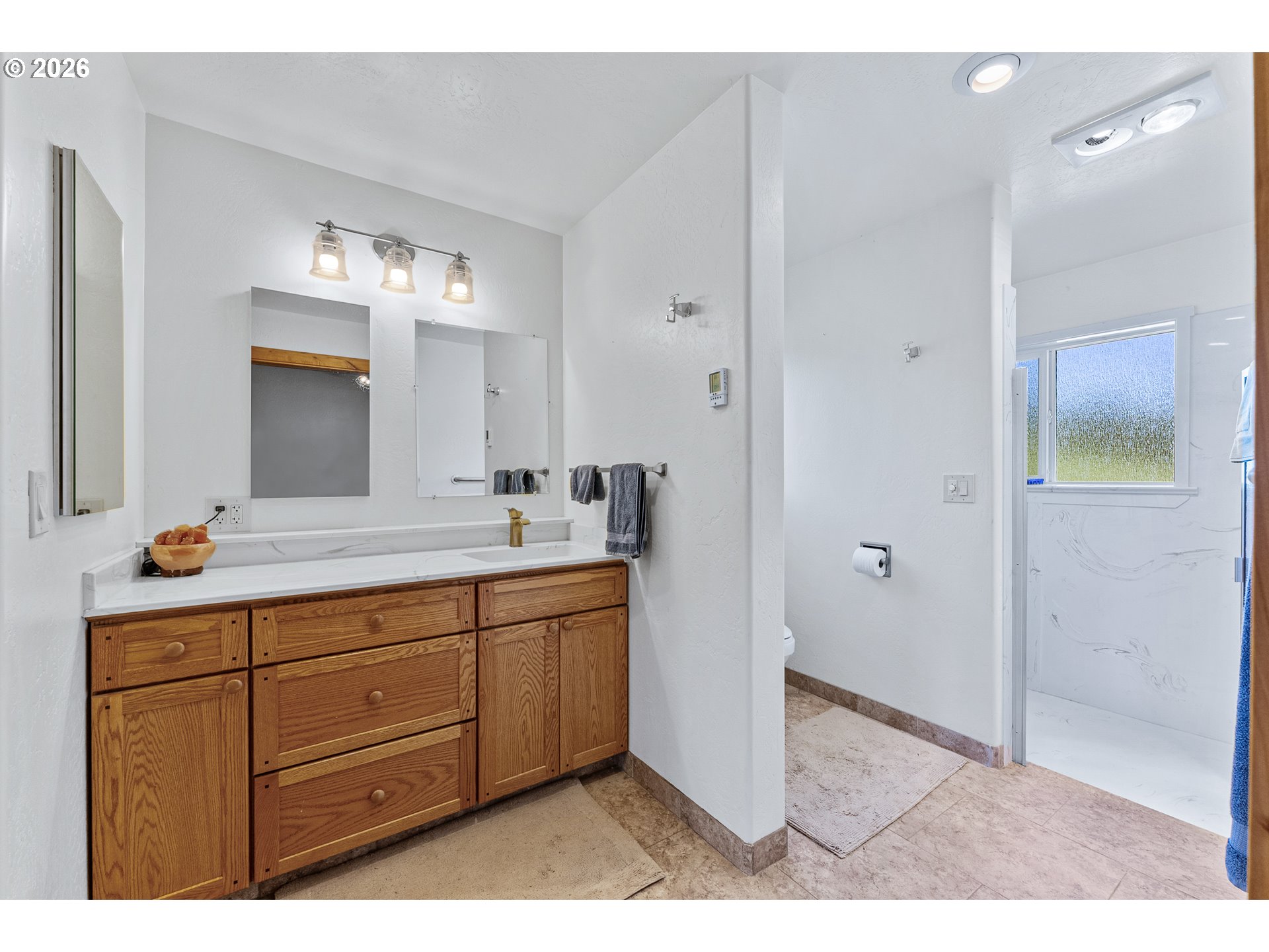 94621 North Bank Rogue River Road Gold Beach, OR 97444 - Photo 23 of 45 Attached Bathroom #2