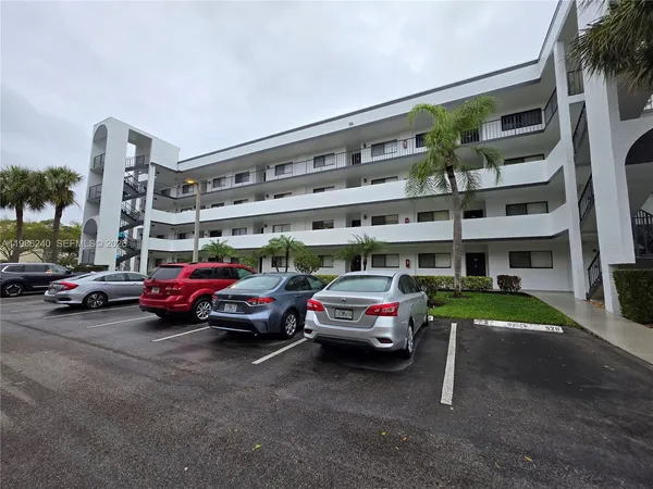 $1,900 | 4725 Lucerne Lakes Boulevard East, Unit 106, Lake Worth, FL 33467