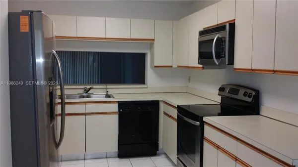 $1,900 | 4725 Lucerne Lakes Boulevard East, Unit 106, Lake Worth, FL 33467