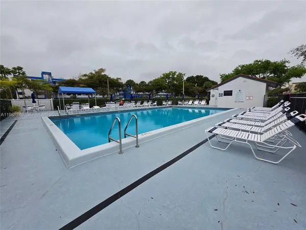 $1,900 | 4725 Lucerne Lakes Boulevard East, Unit 106, Lake Worth, FL 33467