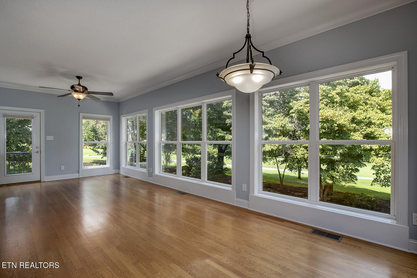 103 Eufaula Trace Loudon, TN 37774 - Photo 12 of 60 12_103 Eufaula Trace_SunRoom-Breakfast01