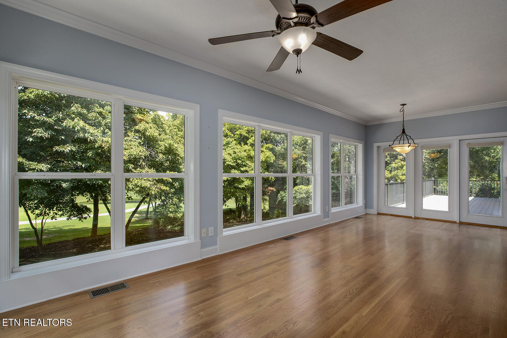 103 Eufaula Trace Loudon, TN 37774 - Photo 13 of 60 13_103 Eufaula Trace_SunRoom-Breakfast02