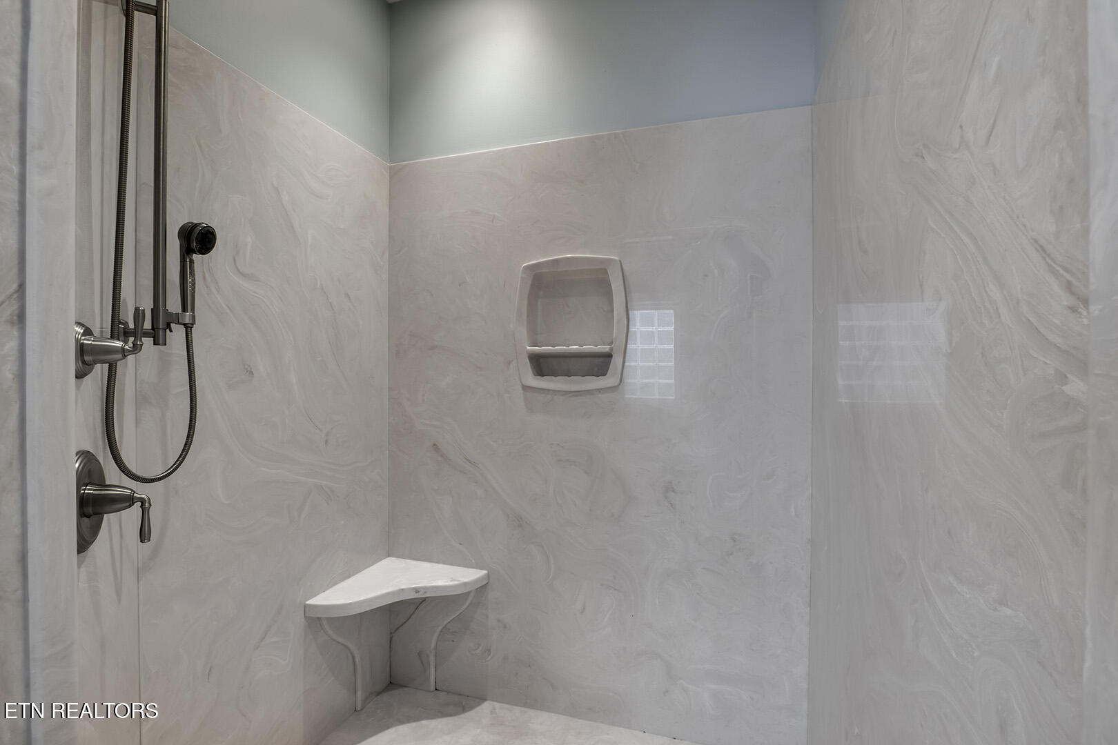 103 Eufaula Trace Loudon, TN 37774 - Photo 25 of 60 25_103 Eufaula Trace_MasterShower