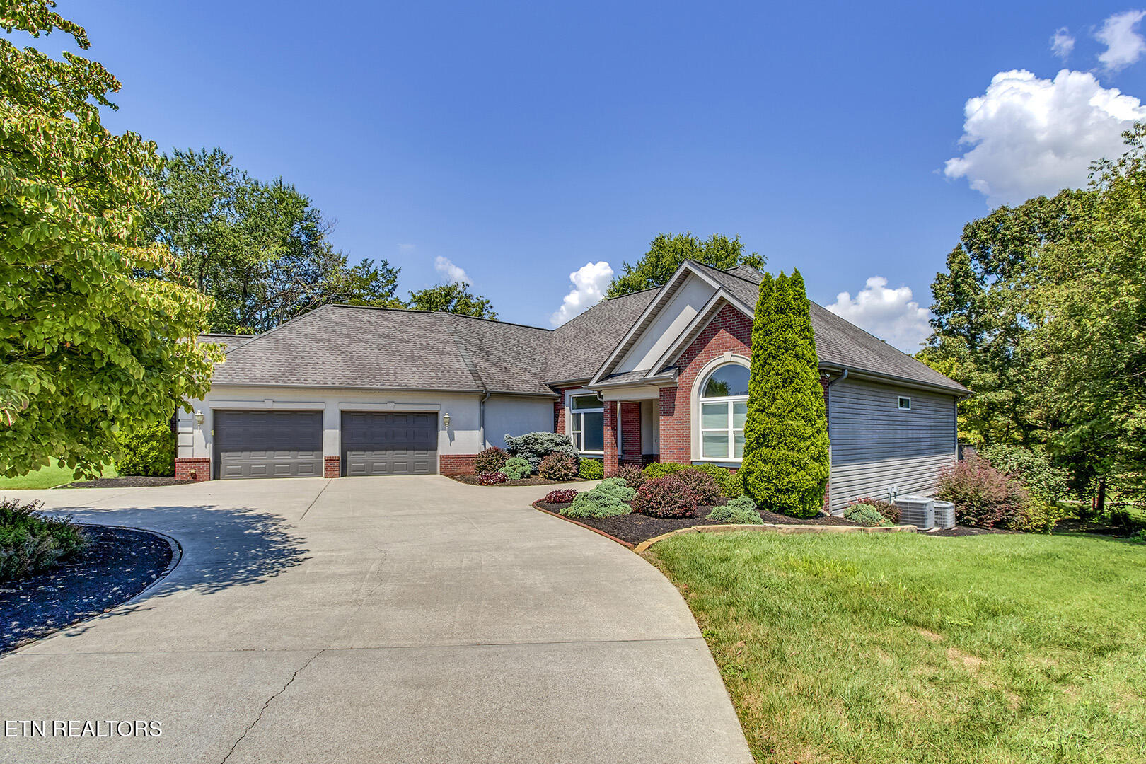 103 Eufaula Trace Loudon, TN 37774 - Photo 3 of 60 03_103 Eufaula Trace_FrontRight