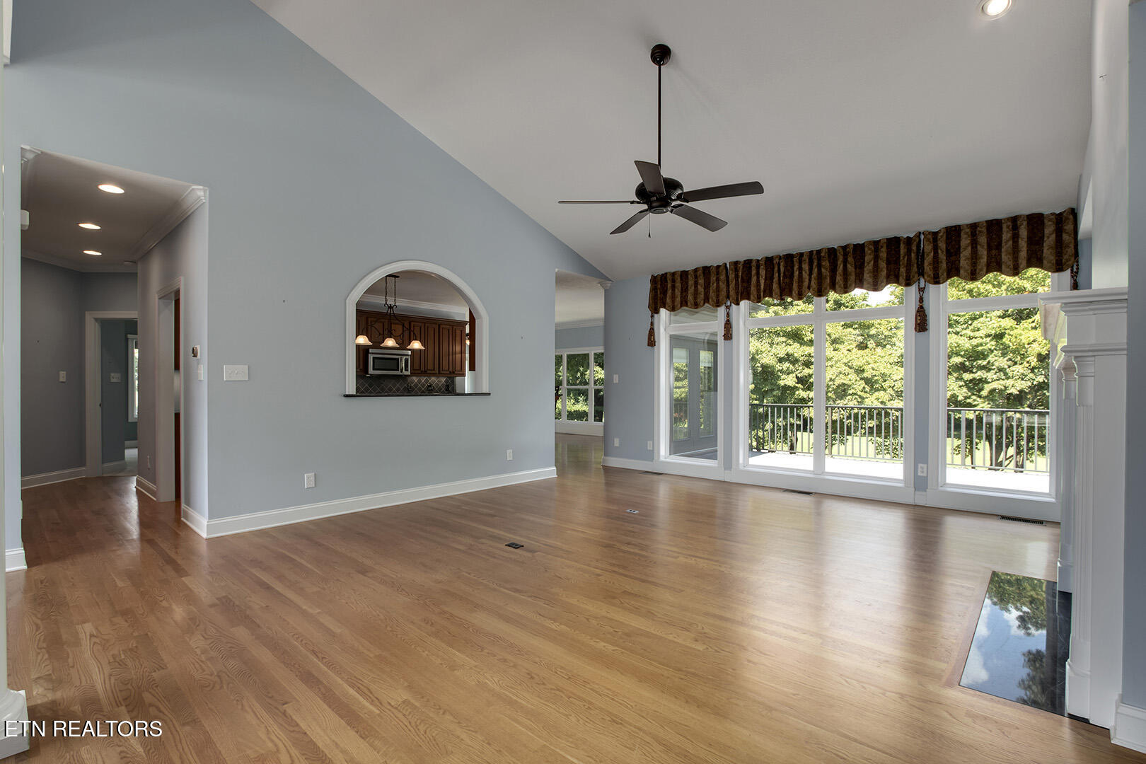 103 Eufaula Trace Loudon, TN 37774 - Photo 7 of 60 07_103 Eufaula Trace_Living01