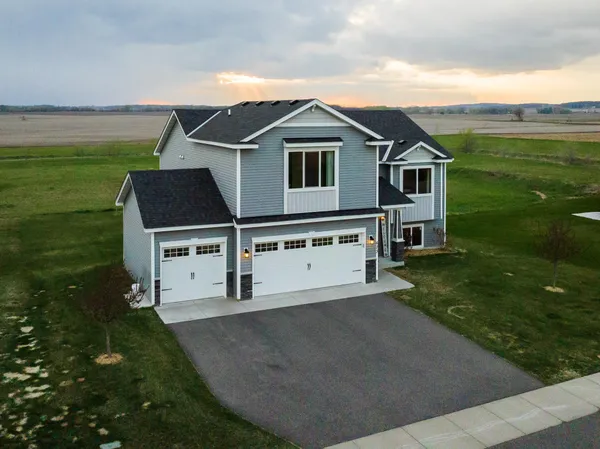 $384,900 | 623 Elm Street North, Kimball, MN 55353