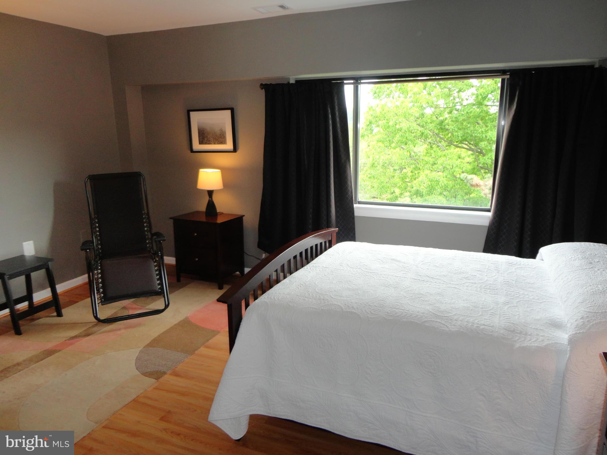 200 Cross Keys Road, Unit R56 Baltimore, MD 21210 - Photo 11 of 17 Bedroom (Master)