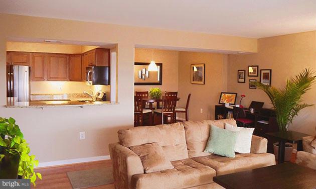 200 Cross Keys Road, Unit R56 Baltimore, MD 21210 - Photo 7 of 17 Interior (General)