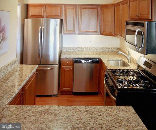 200 Cross Keys Road, Unit R56 Baltimore, MD 21210 - Photo 8 of 17 Kitchen