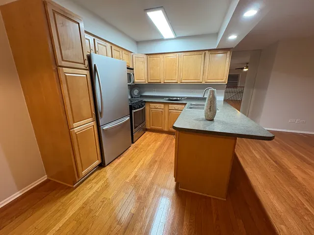 $2,250 | 1142 Inverrary Lane, Unit D86, Deerfield, IL 60015