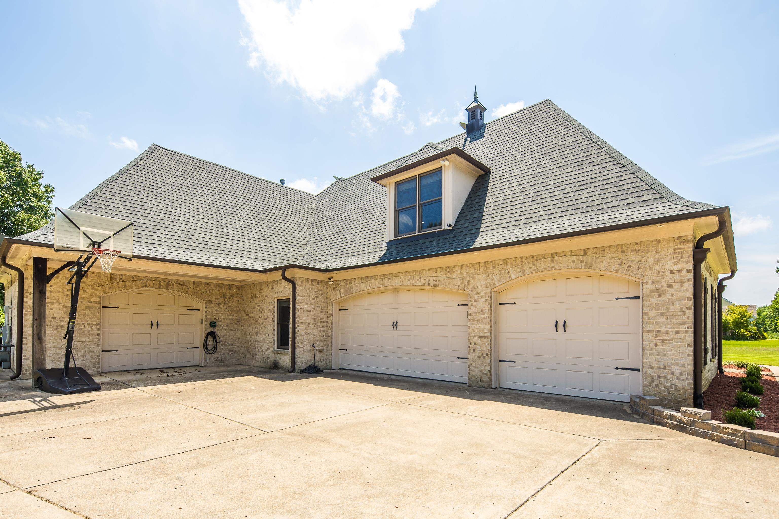 9028 Osborntown Road Arlington, TN 38002 - Photo 2 of 40 a front view of a house with a garage