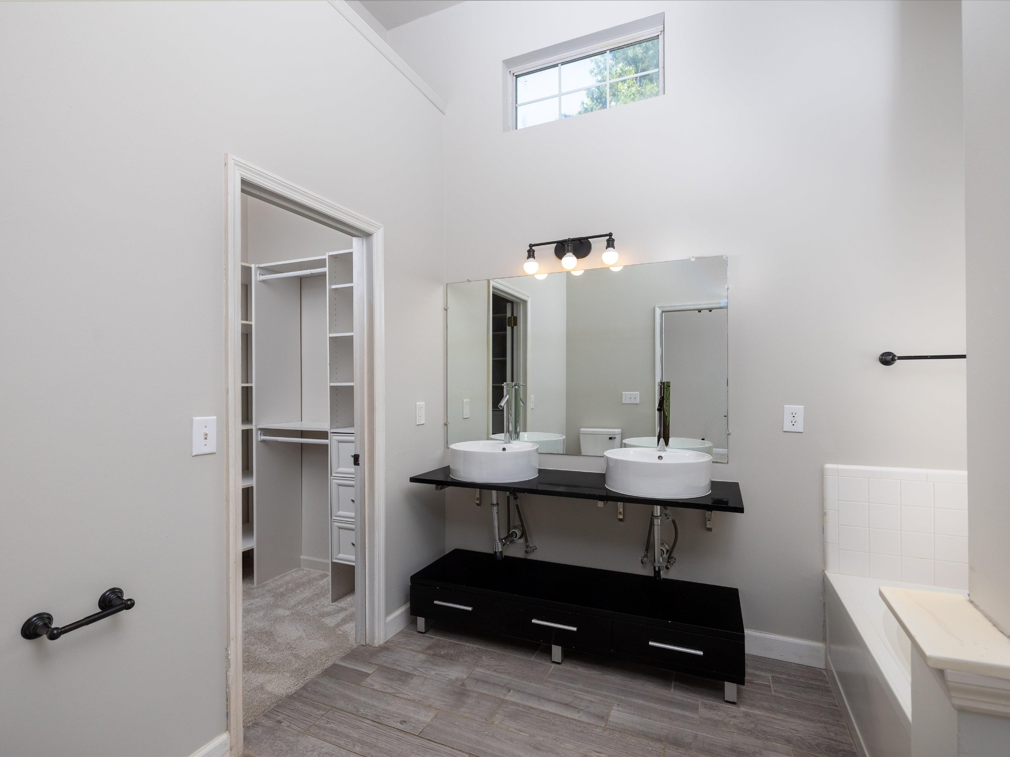 4629 Sandy Creek Road Nashville, TN 37221 - Photo 17 of 48 a room with a table chairs and entryway