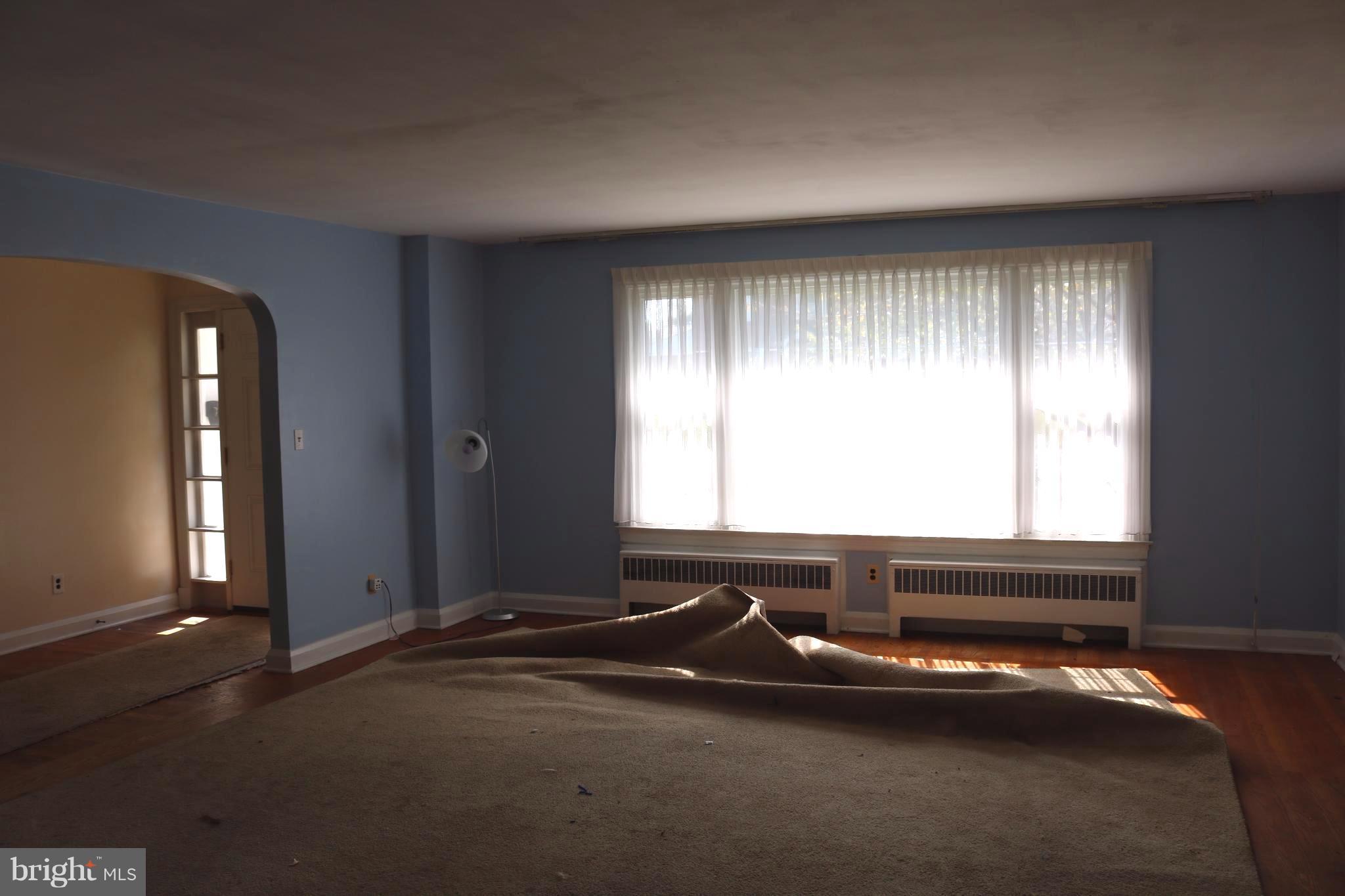 510 Forest View Road Linthicum, MD 21090 - Photo 5 of 30 Living Room