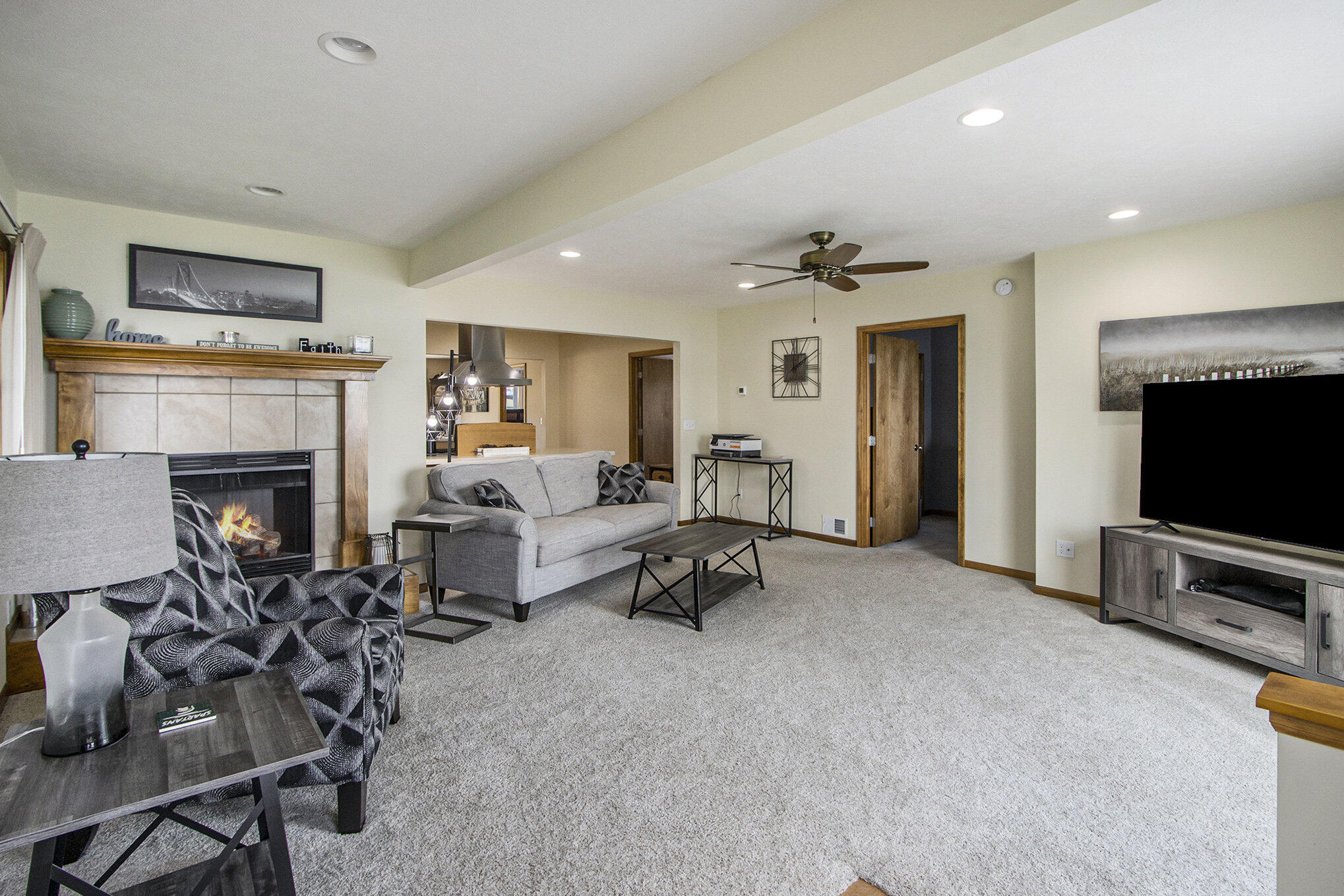 55 Hickory Road Battle Creek, MI 49017 - Photo 11 of 39 Living Room