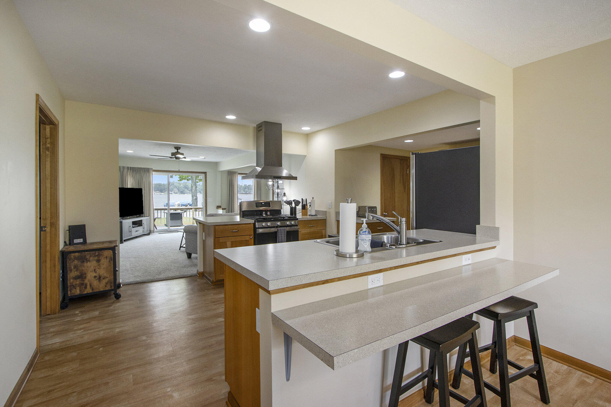 55 Hickory Road Battle Creek, MI 49017 - Photo 17 of 39 Breakfast Bar
