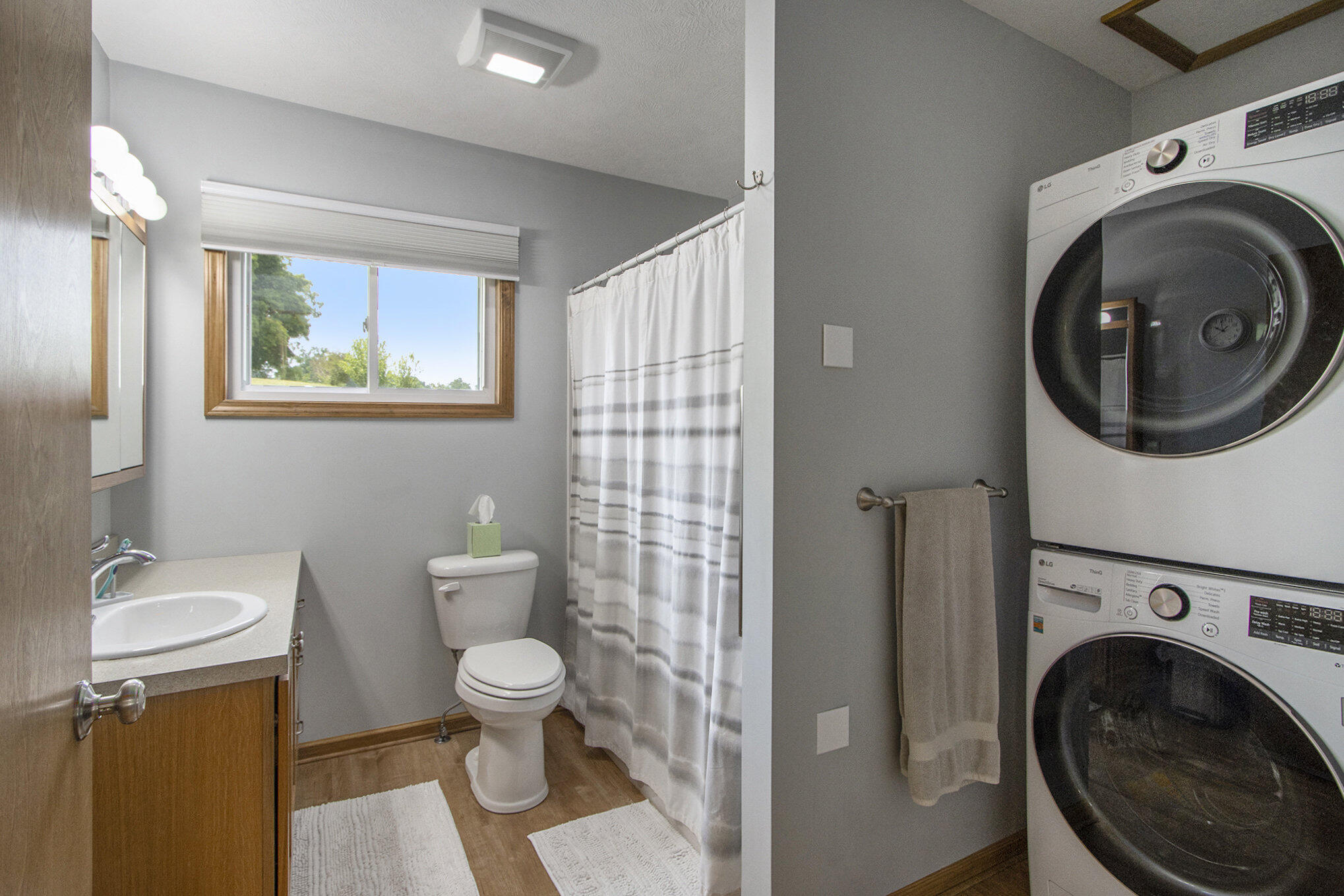 55 Hickory Road Battle Creek, MI 49017 - Photo 20 of 39 Main Full Bath with Laundry