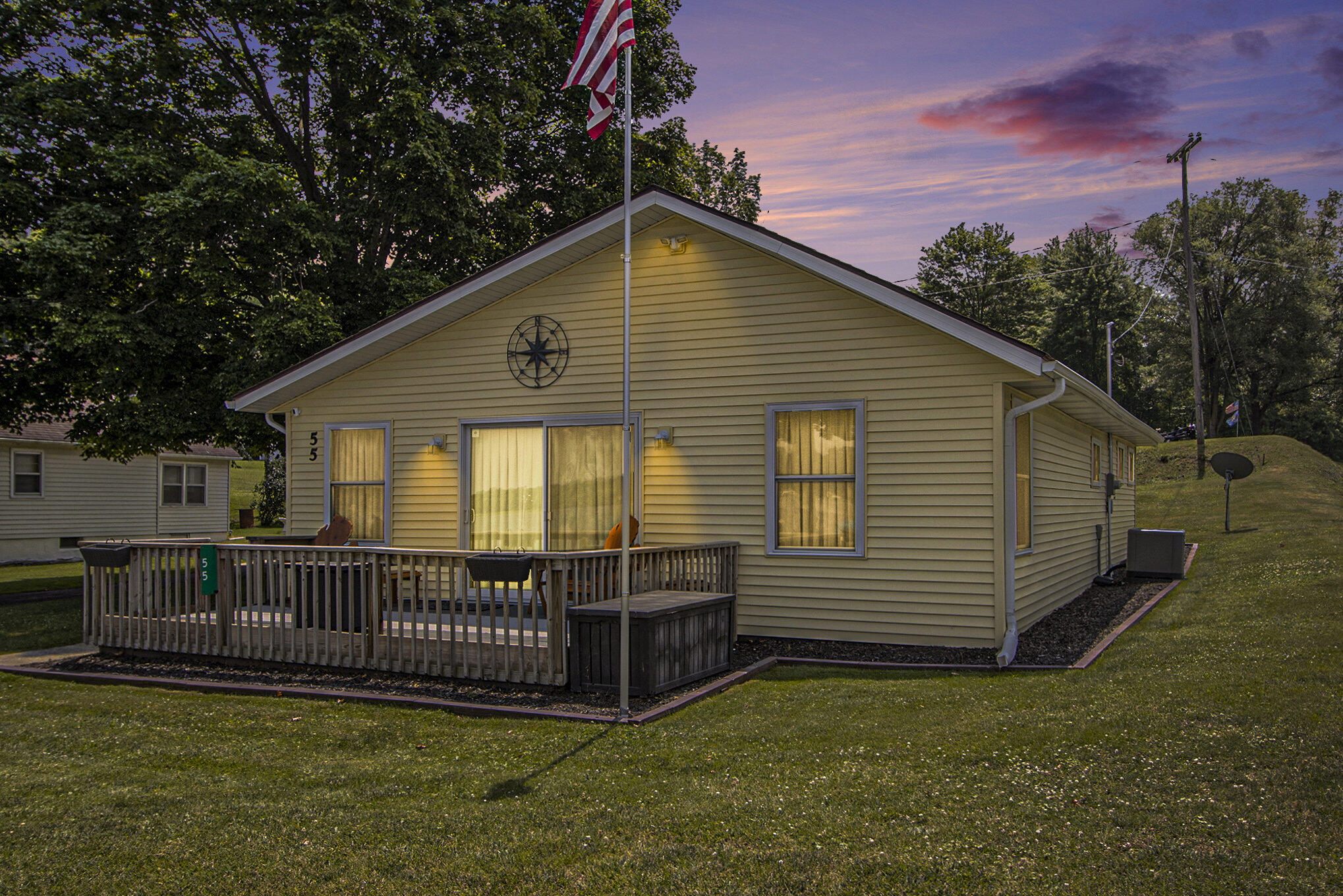 55 Hickory Road Battle Creek, MI 49017 - Photo 2 of 39 Evening view of W. Hickory