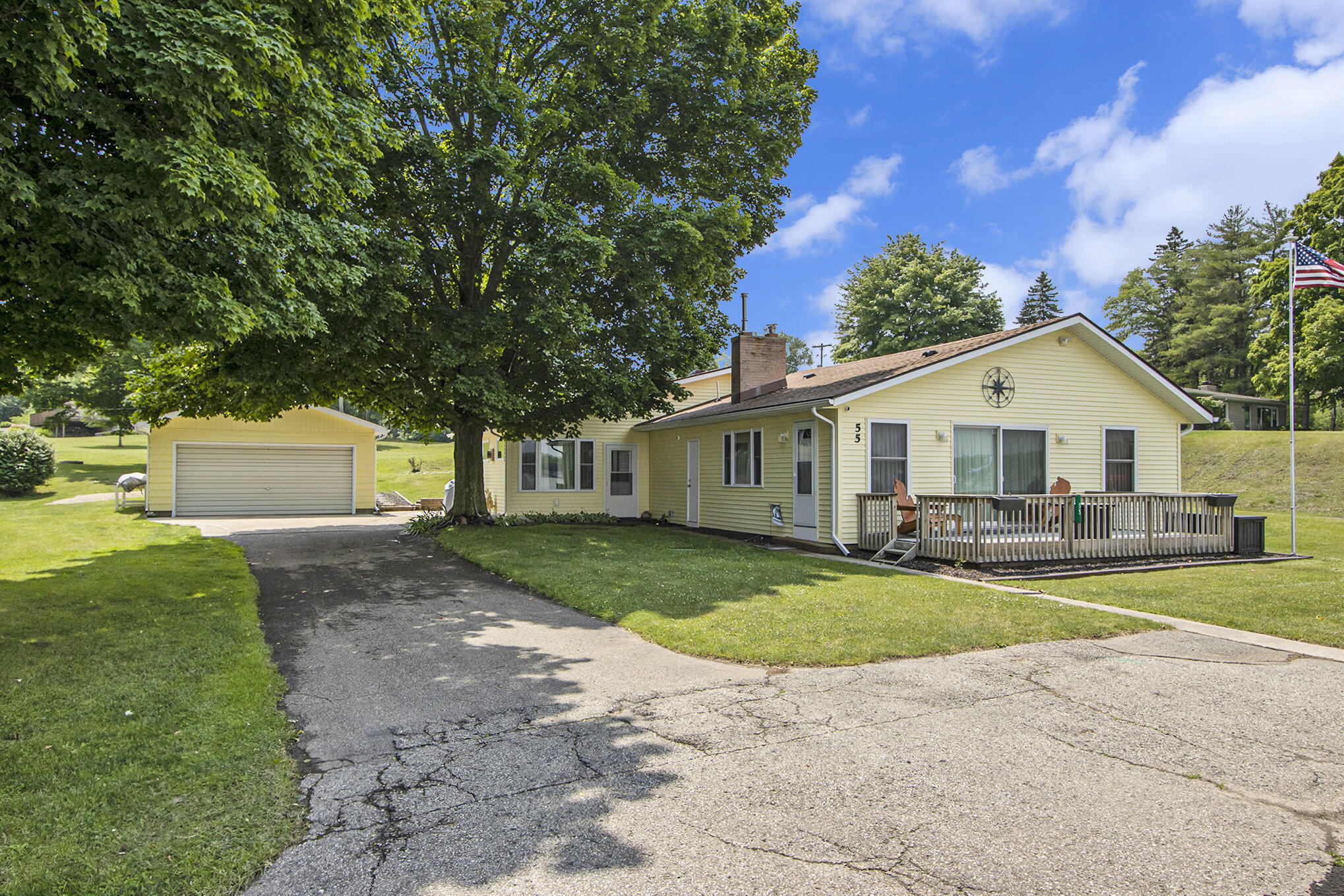 55 Hickory Road Battle Creek, MI 49017 - Photo 3 of 39 Drive, parking and 2 car garage