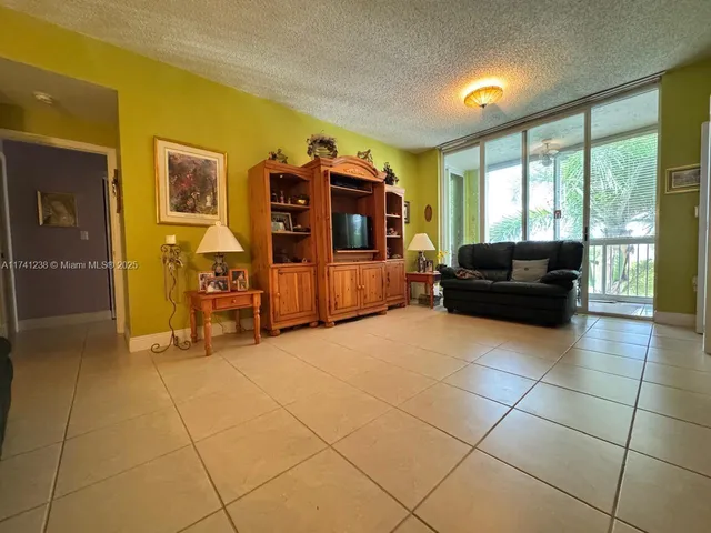$3,000 | 9755 Northwest 52nd Street, Unit 502, Doral, FL 33178