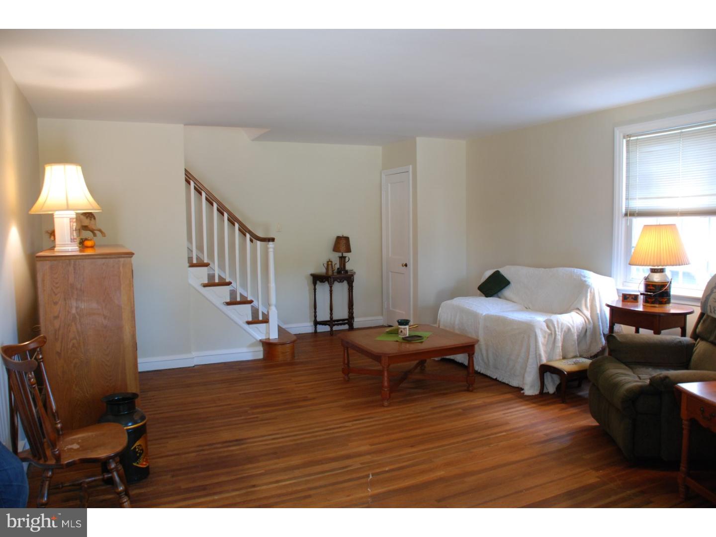 21 Schuyler Road Springfield, PA 19064 - Photo 3 of 19 Living Room