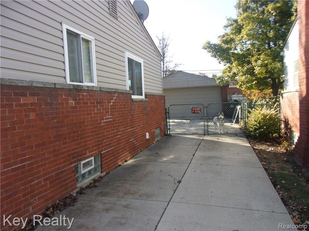 9632 Pardee Road Taylor, MI 48180 - Photo 6 of 27 240_2086.JPG