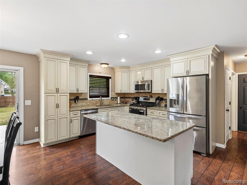 332 East Gates Street Romeo, MI 48065 - Photo 12 of 48