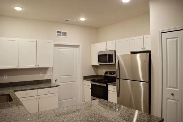 $1,849 | 29330 Towne Center Circle, Unit 223ABF, Warren, MI 48093