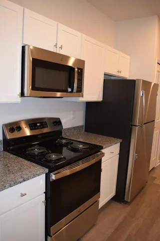 $1,849 | 29330 Towne Center Circle, Unit 223ABF, Warren, MI 48093