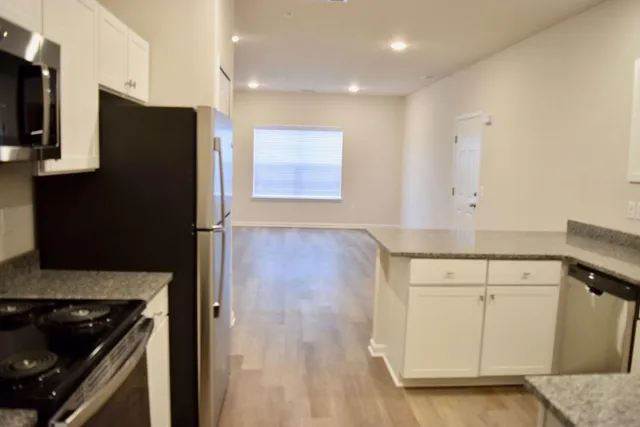 $1,849 | 29330 Towne Center Circle, Unit 223ABF, Warren, MI 48093