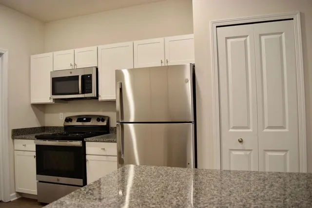 $1,849 | 29330 Towne Center Circle, Unit 223ABF, Warren, MI 48093