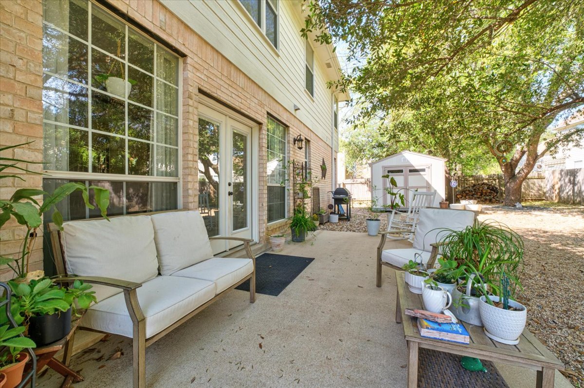 455 Logan Road Georgetown, TX 78628 - Photo 33 of 35 a balcony with furniture and a potted plant