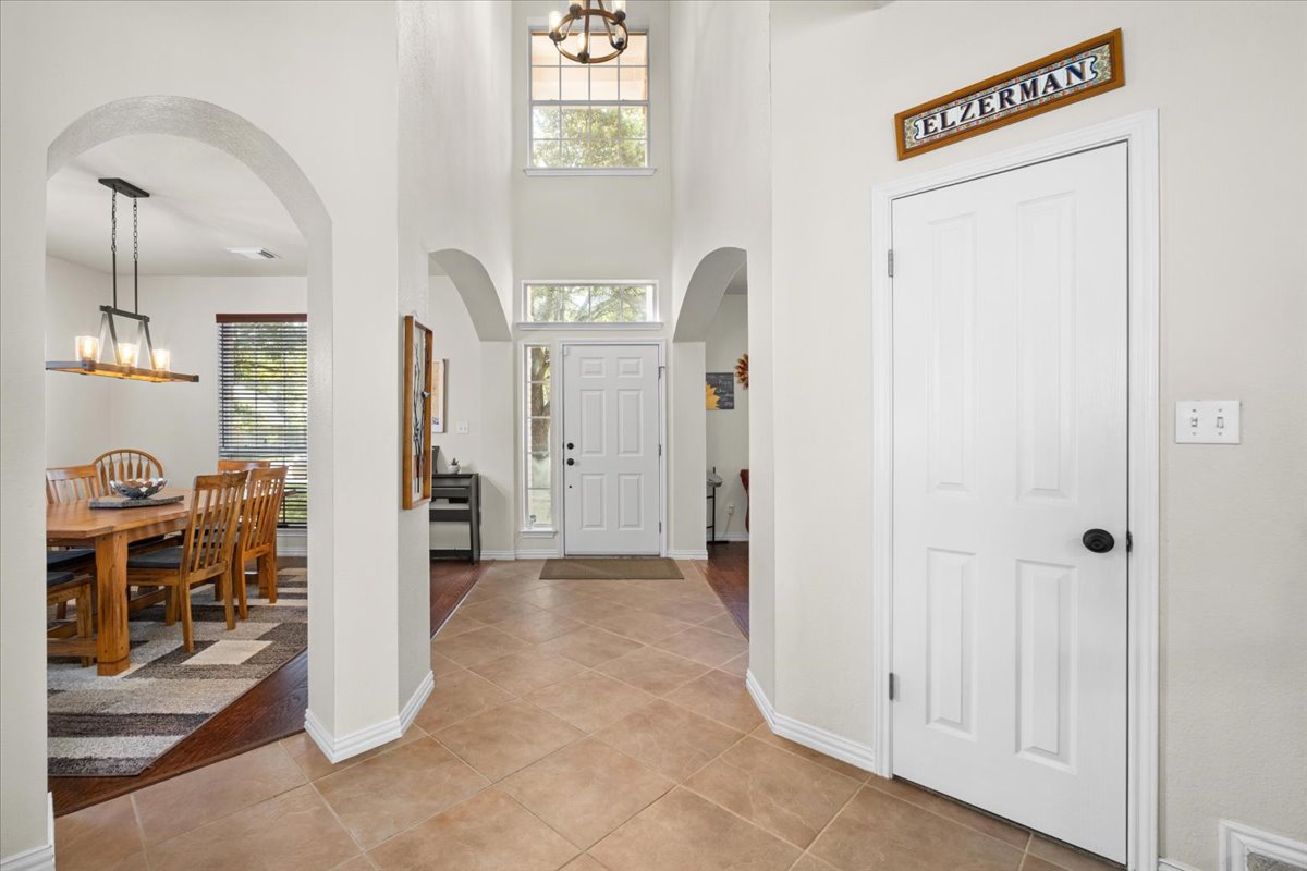 455 Logan Road Georgetown, TX 78628 - Photo 6 of 35