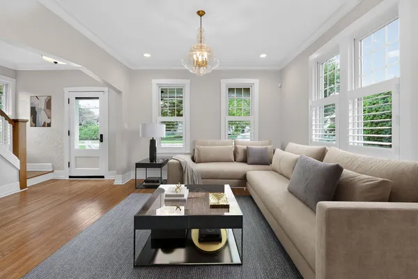 $800,000 | 415 Anthony Street, Glen Ellyn, IL 60137