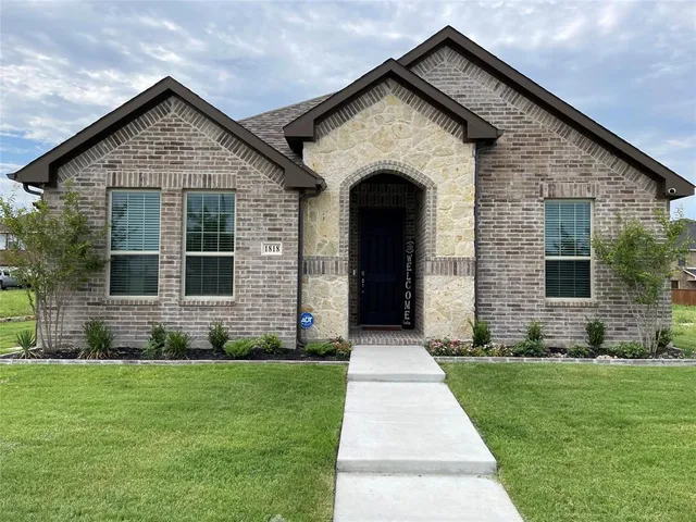 $375,000 | 1818 Zion Drive, Lancaster, TX 75134