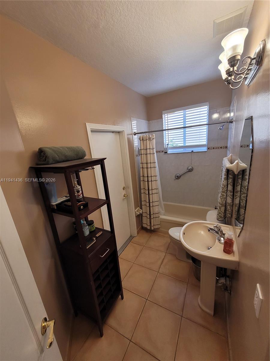6483 Southwest 166th Court Miami, FL 33193 - Photo 10 of 21