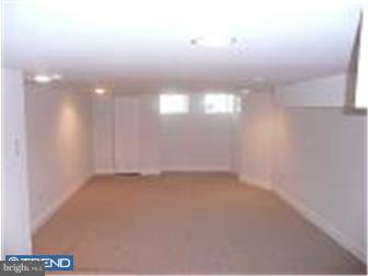 1611 Reed Street Philadelphia, PA 19146 - Photo 6 of 7 Family Room